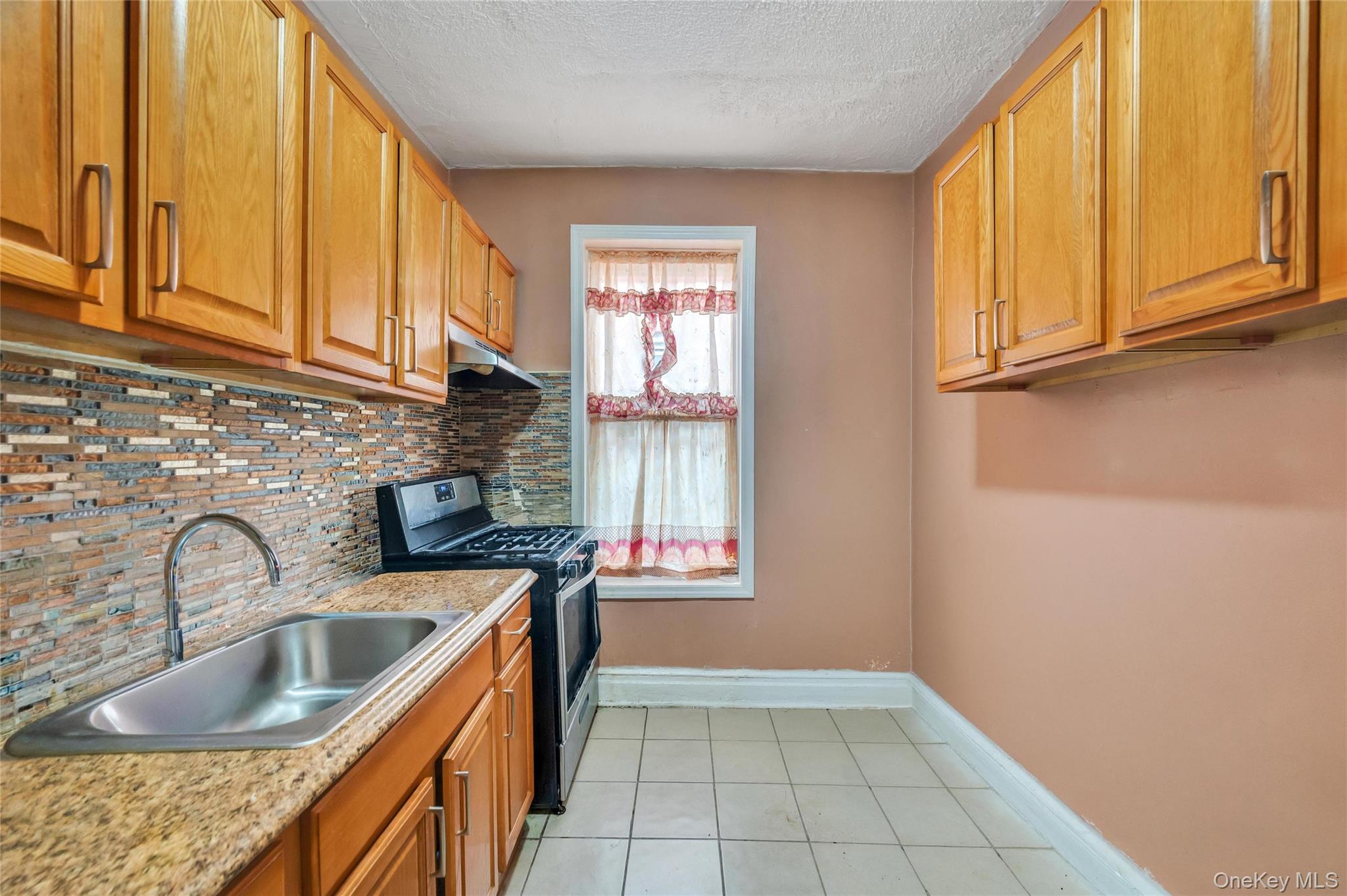 558 Midwood St Property Photo 17