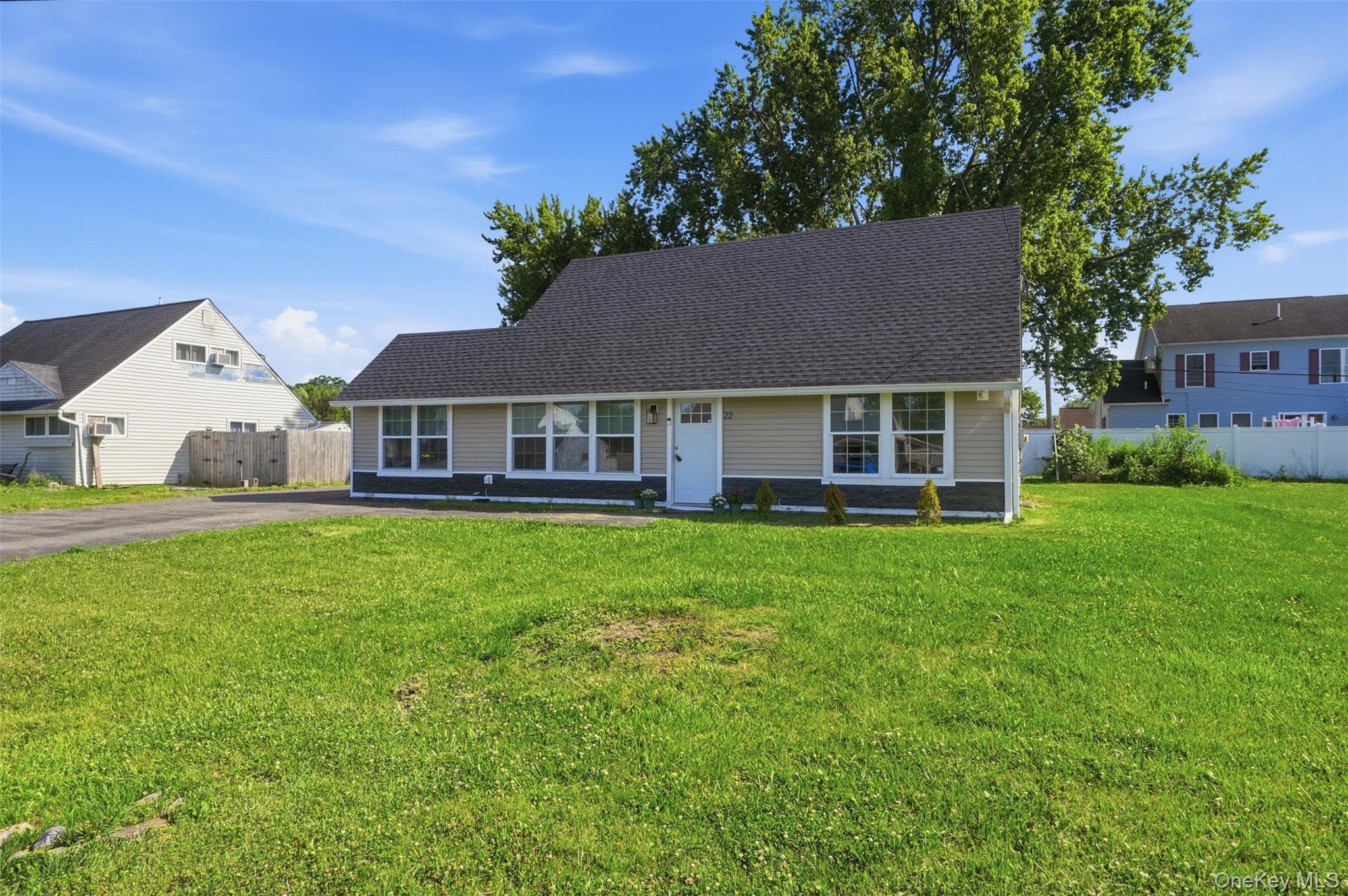 22 Jumping Brook Lane Property Photo 2