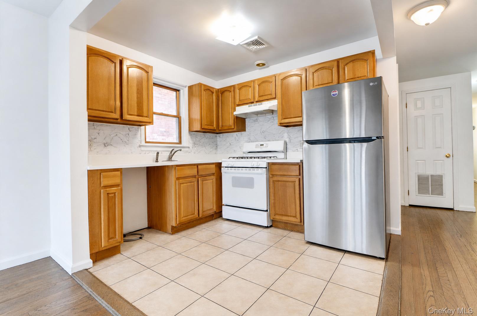 6107 Bleecker Street Property Photo 8
