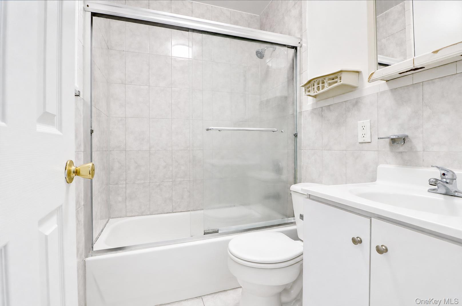 6107 Bleecker Street Property Photo 16