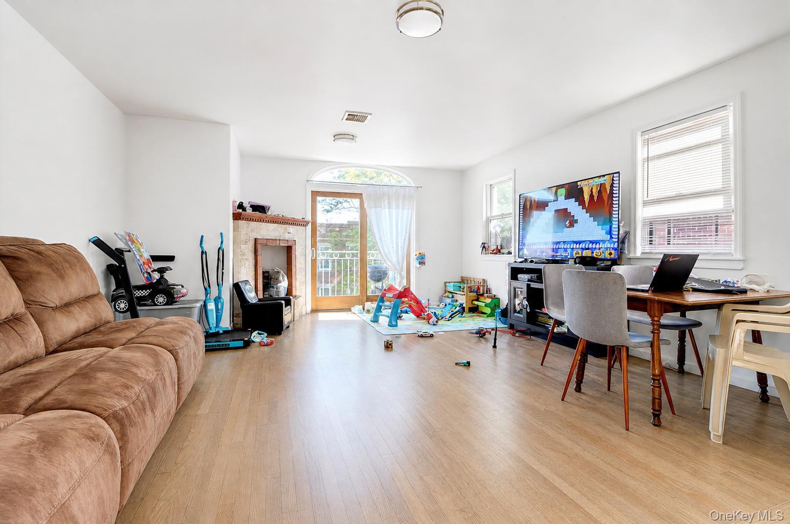 6107 Bleecker Street Property Photo 17