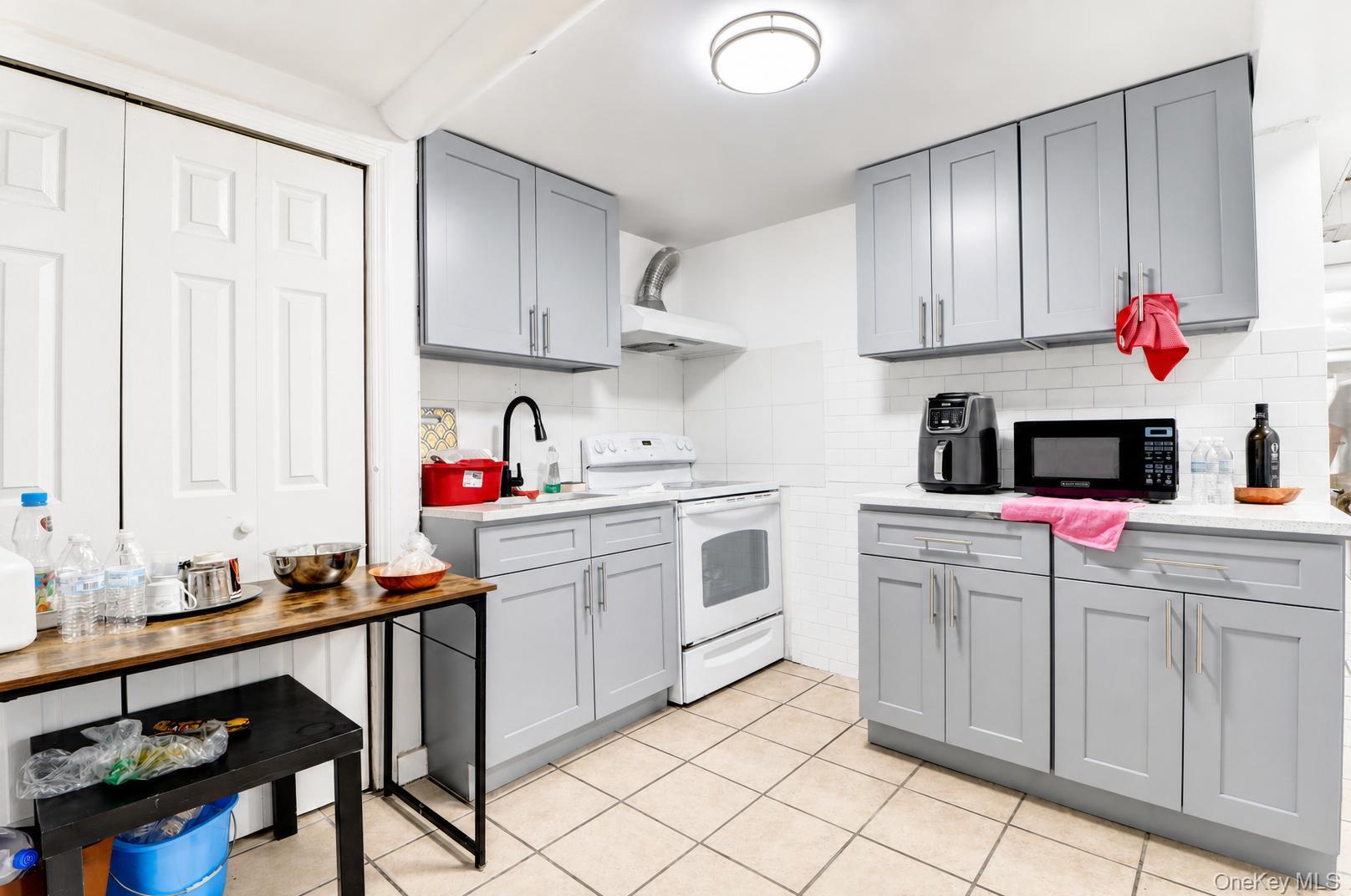 6107 Bleecker Street Property Photo 24