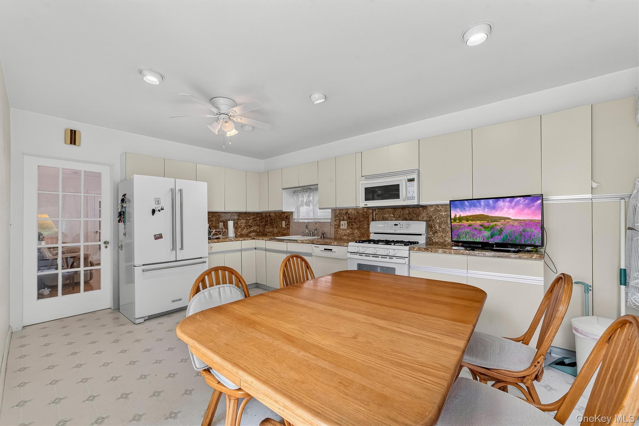 91 Douglas Avenue Property Photo 6