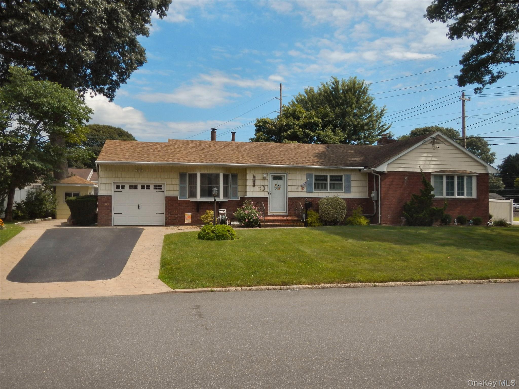 1005 Thompson Drive Property Photo 1