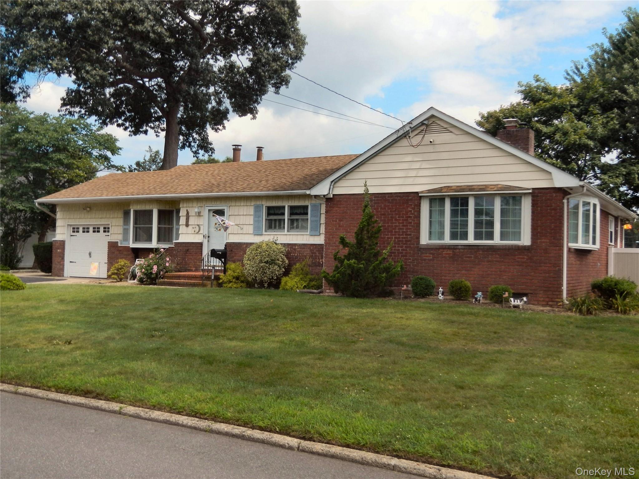 1005 Thompson Drive Property Photo 3
