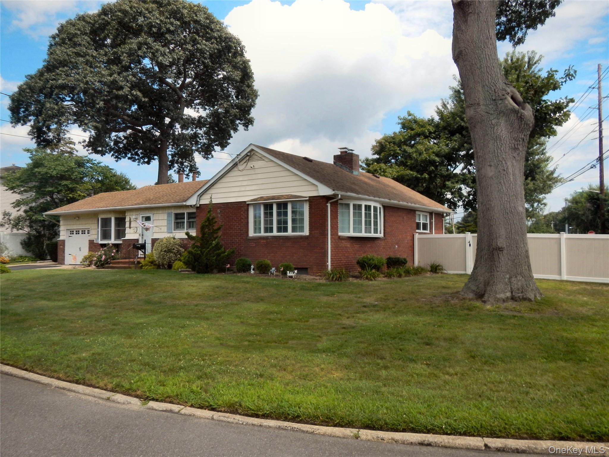 1005 Thompson Drive Property Photo 4