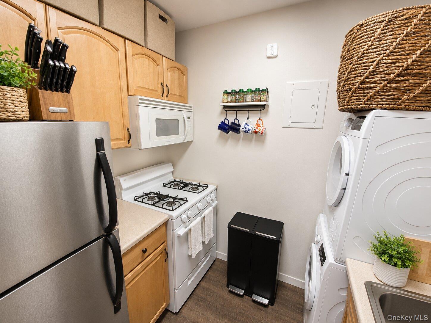 26910 Grand Central Parkway 31c Property Photo 10