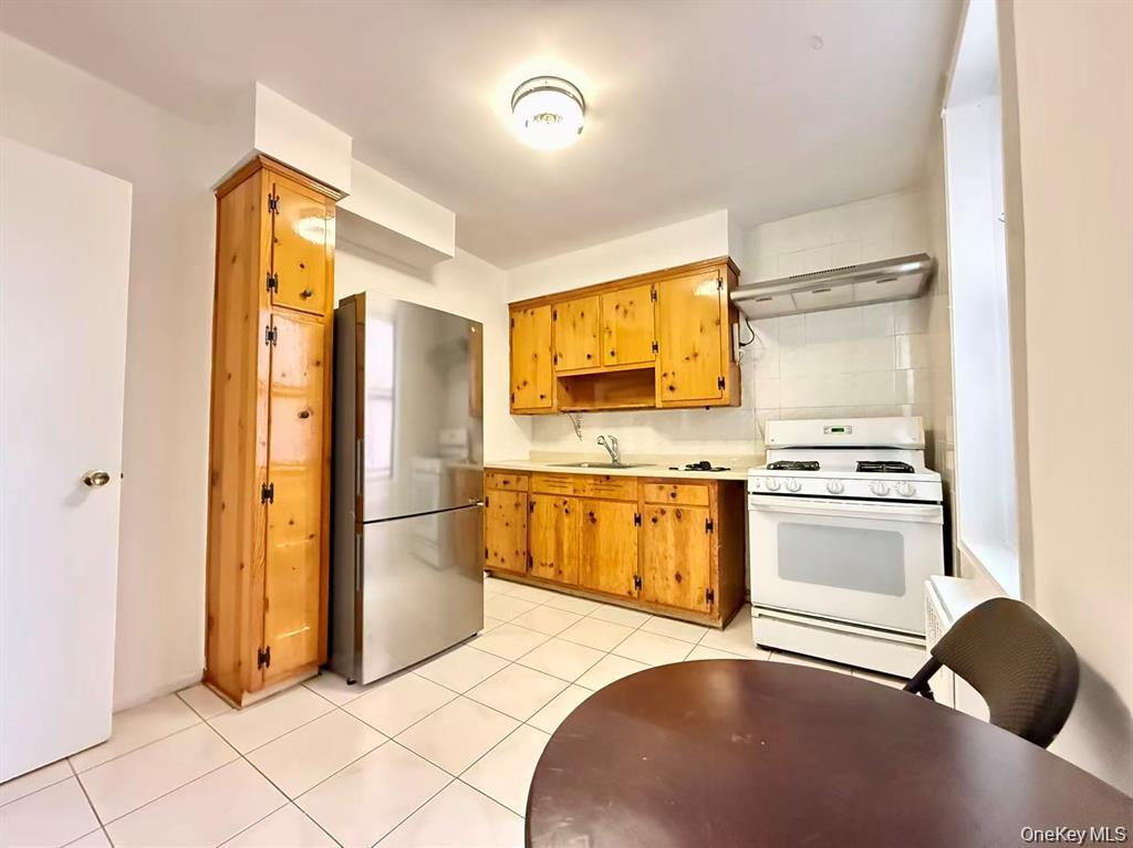 38-15 149 Street 3c Property Photo 3