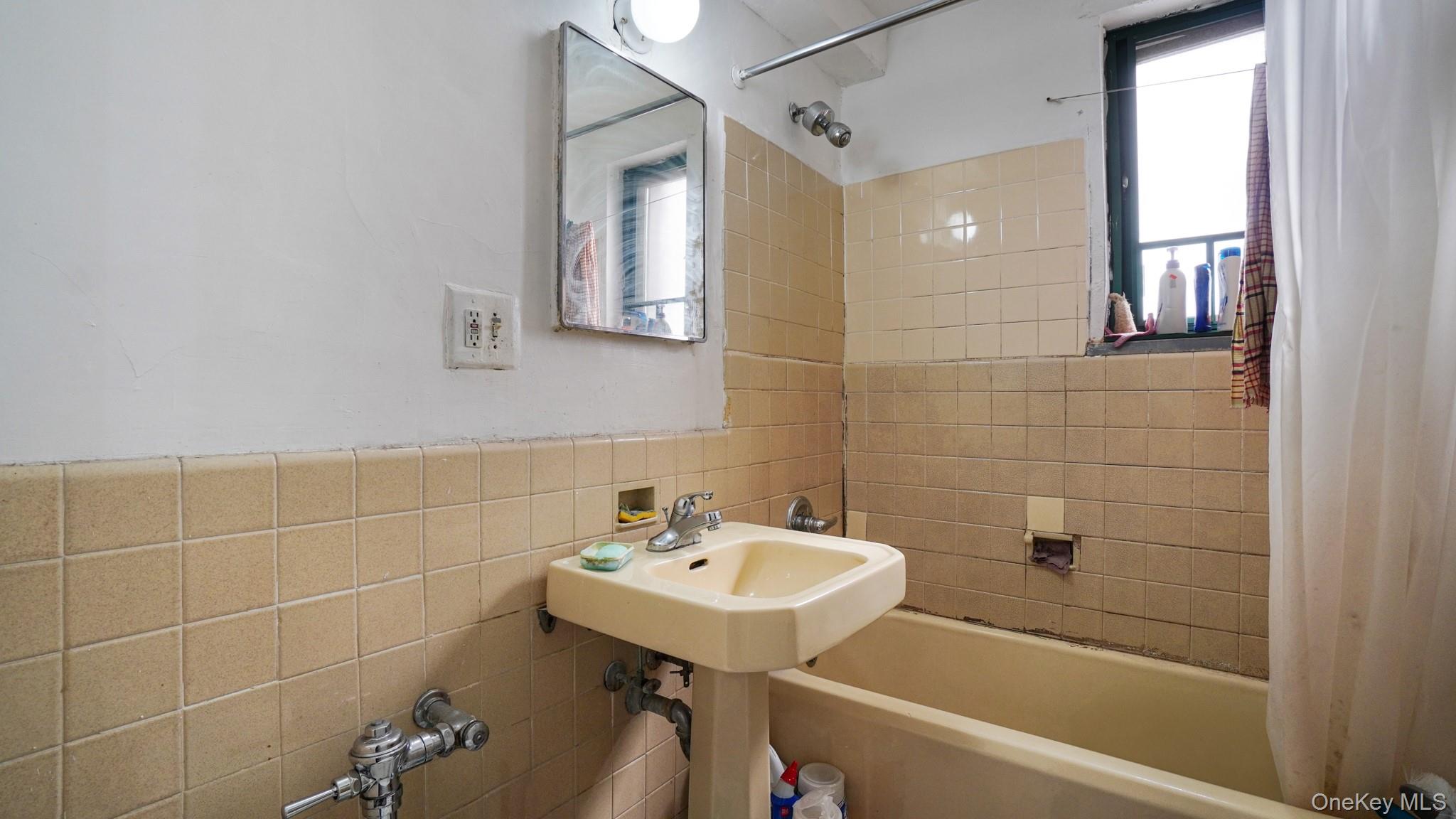 2049 Mcgraw Avenue 2c Property Photo 8