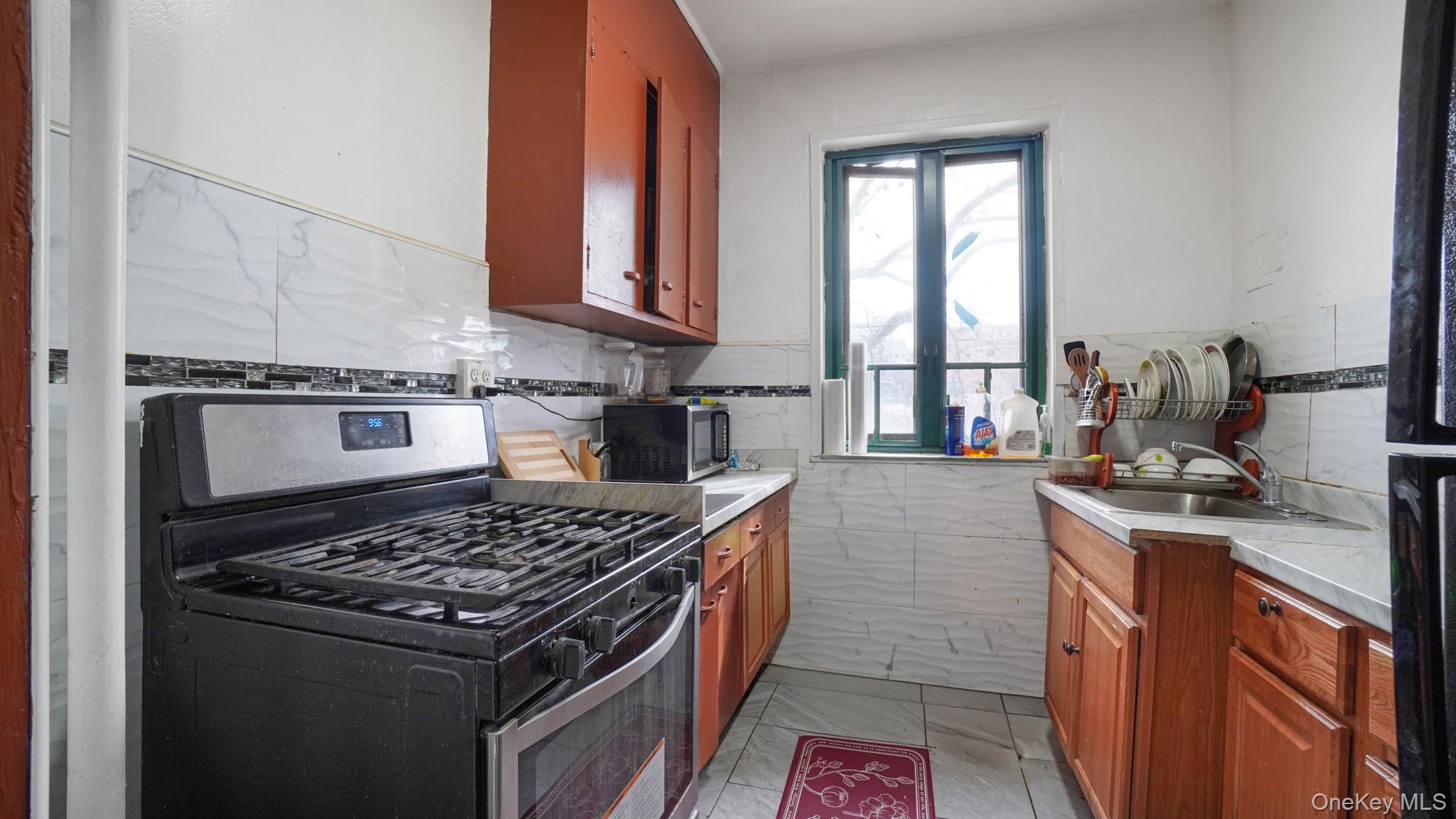 2049 Mcgraw Avenue 2c Property Photo 9
