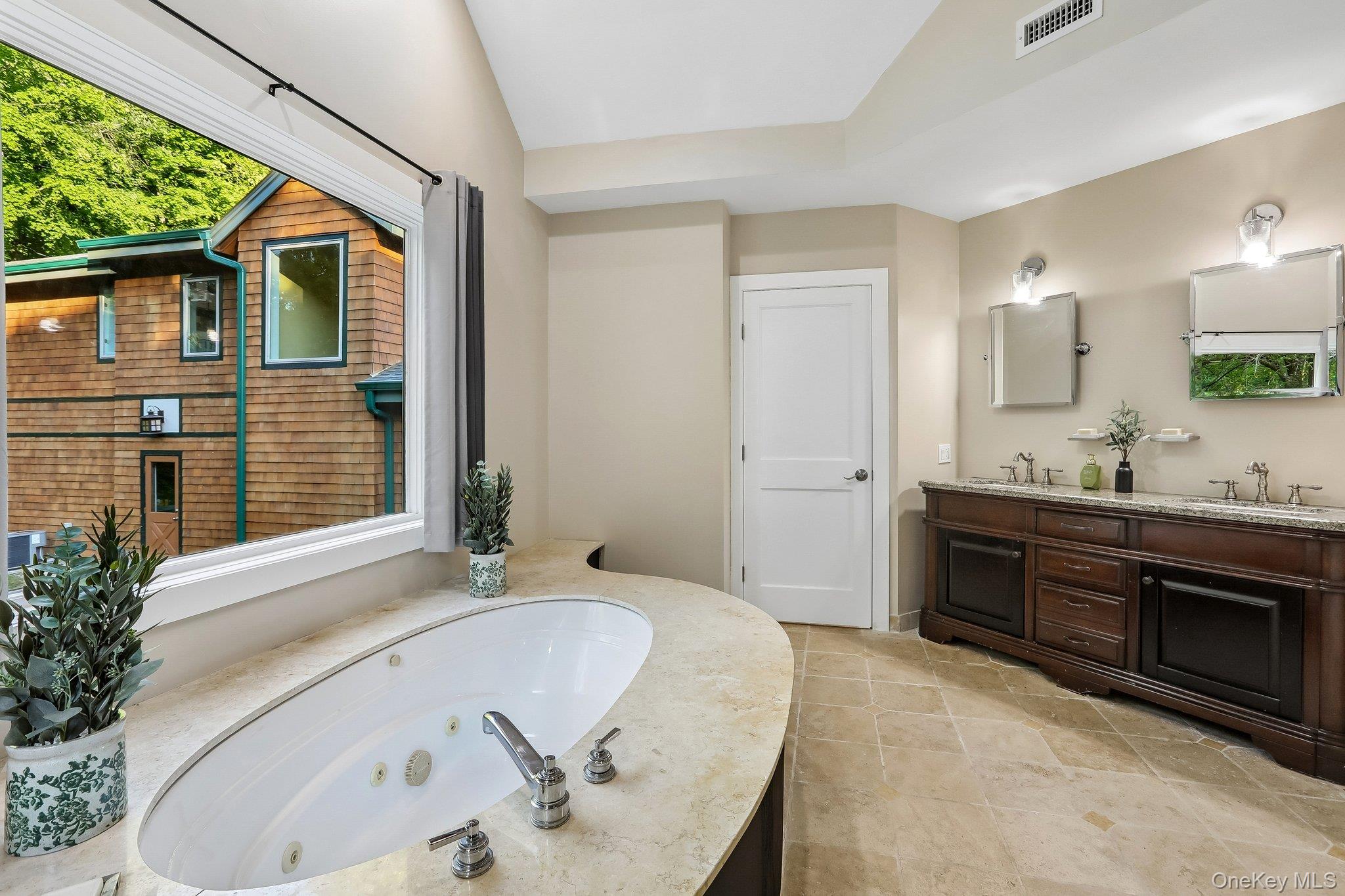 1020960 Property Photo 18