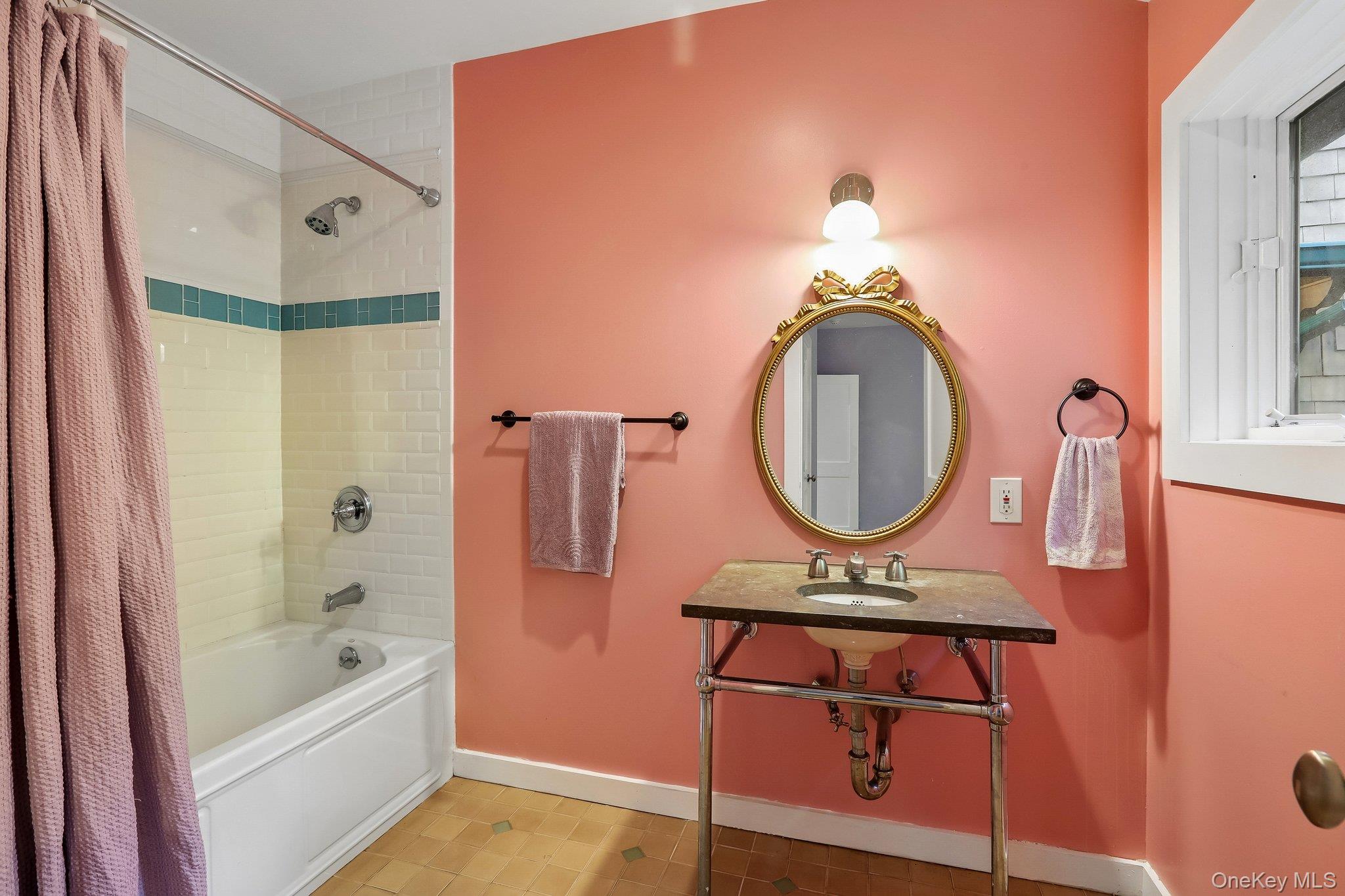 1020960 Property Photo 24
