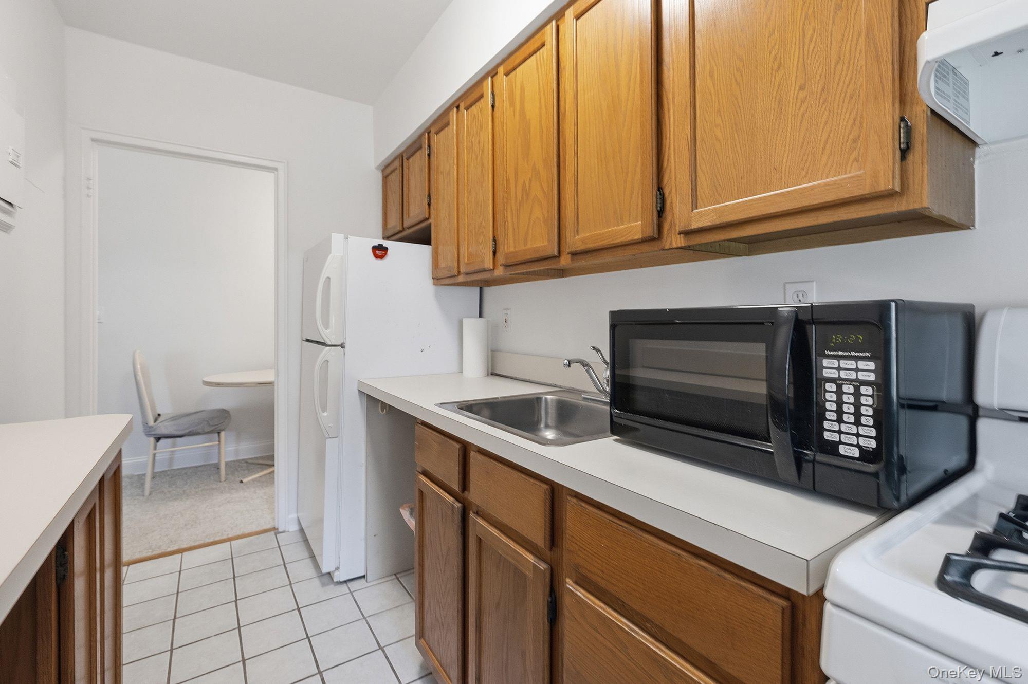 185 Bryant Avenue 1m Property Photo 7
