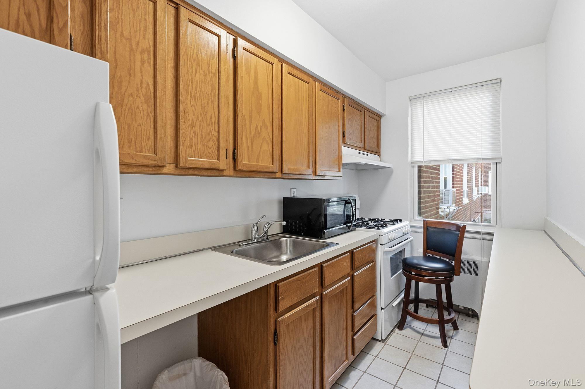 185 Bryant Avenue 1m Property Photo 8