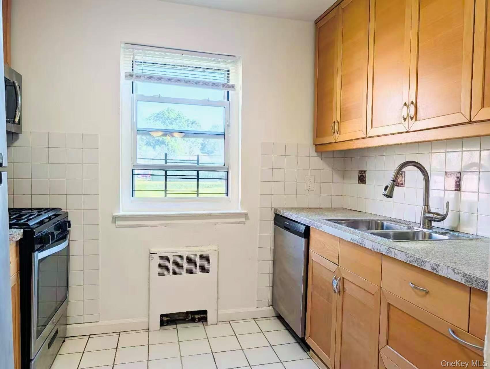 150-83 70th Road 3a Property Photo 4