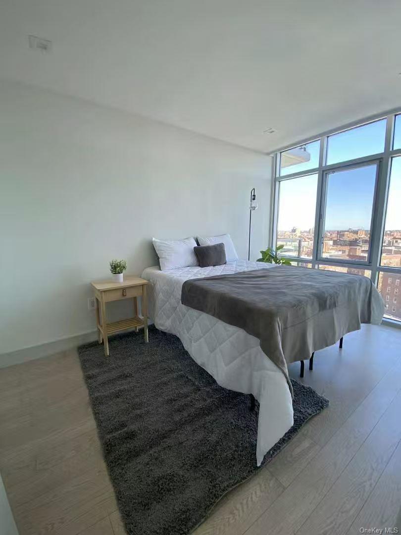4162 Bowne Street 14e Property Photo 3