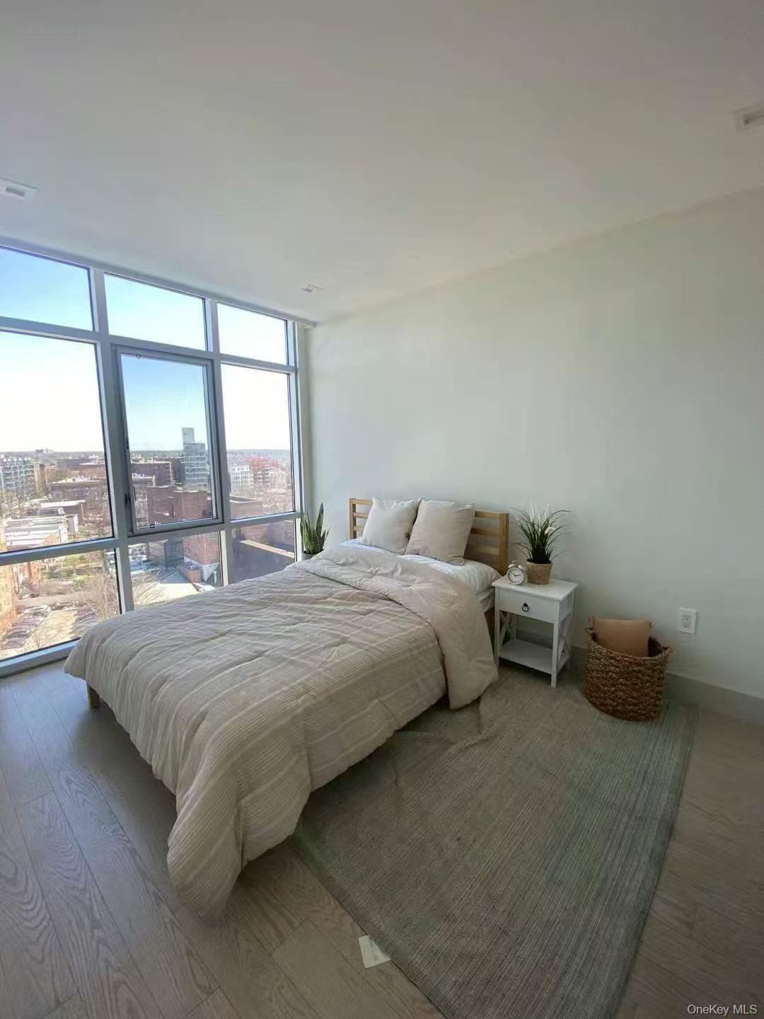 4162 Bowne Street 14e Property Photo 4
