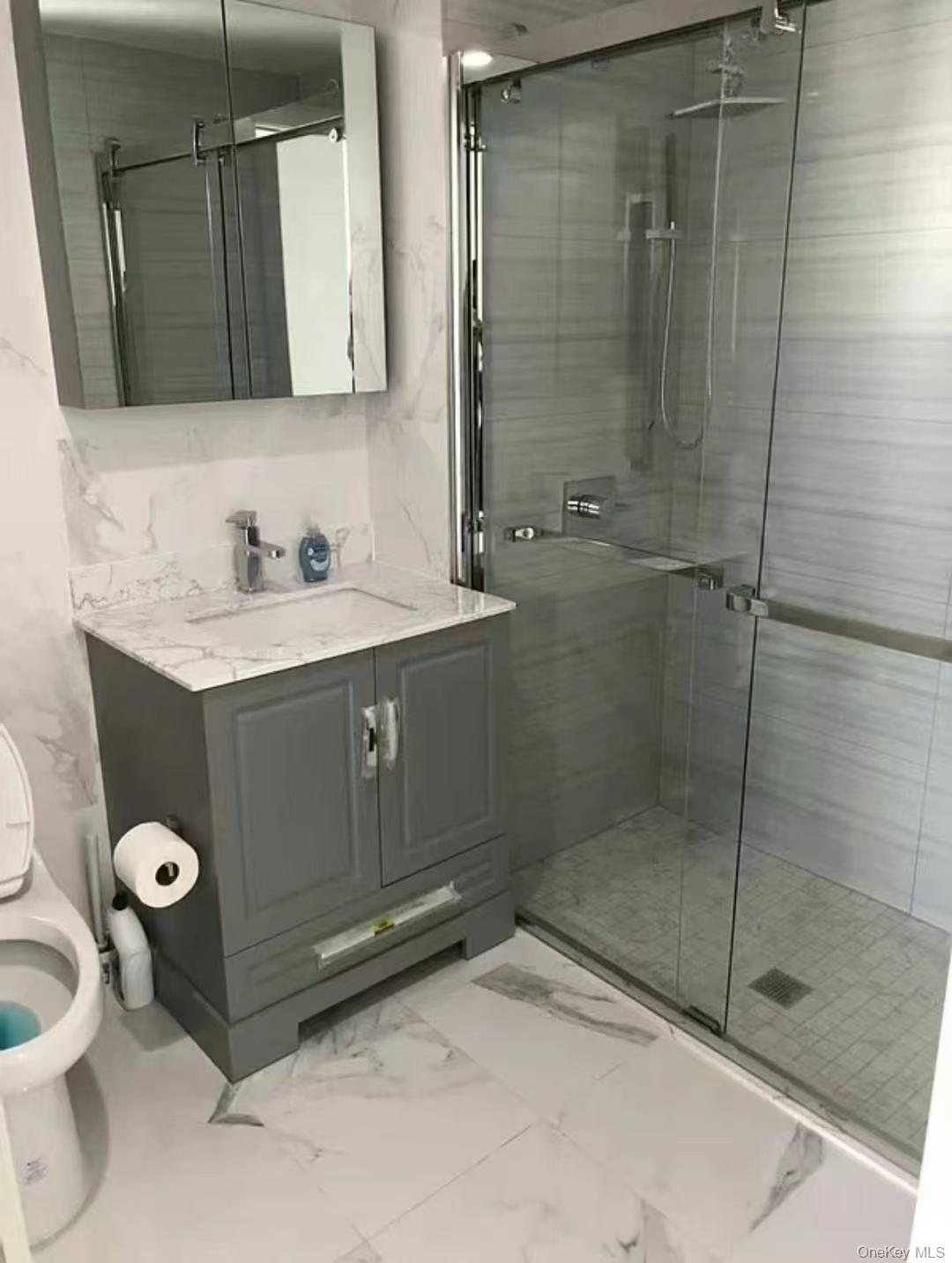 4162 Bowne Street 14e Property Photo 5