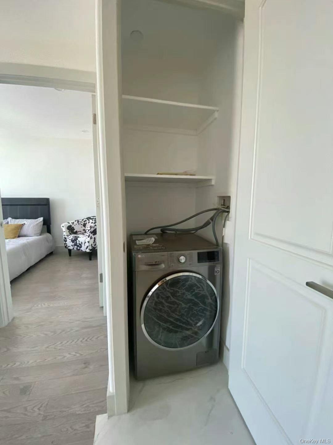 4162 Bowne Street 14e Property Photo 6