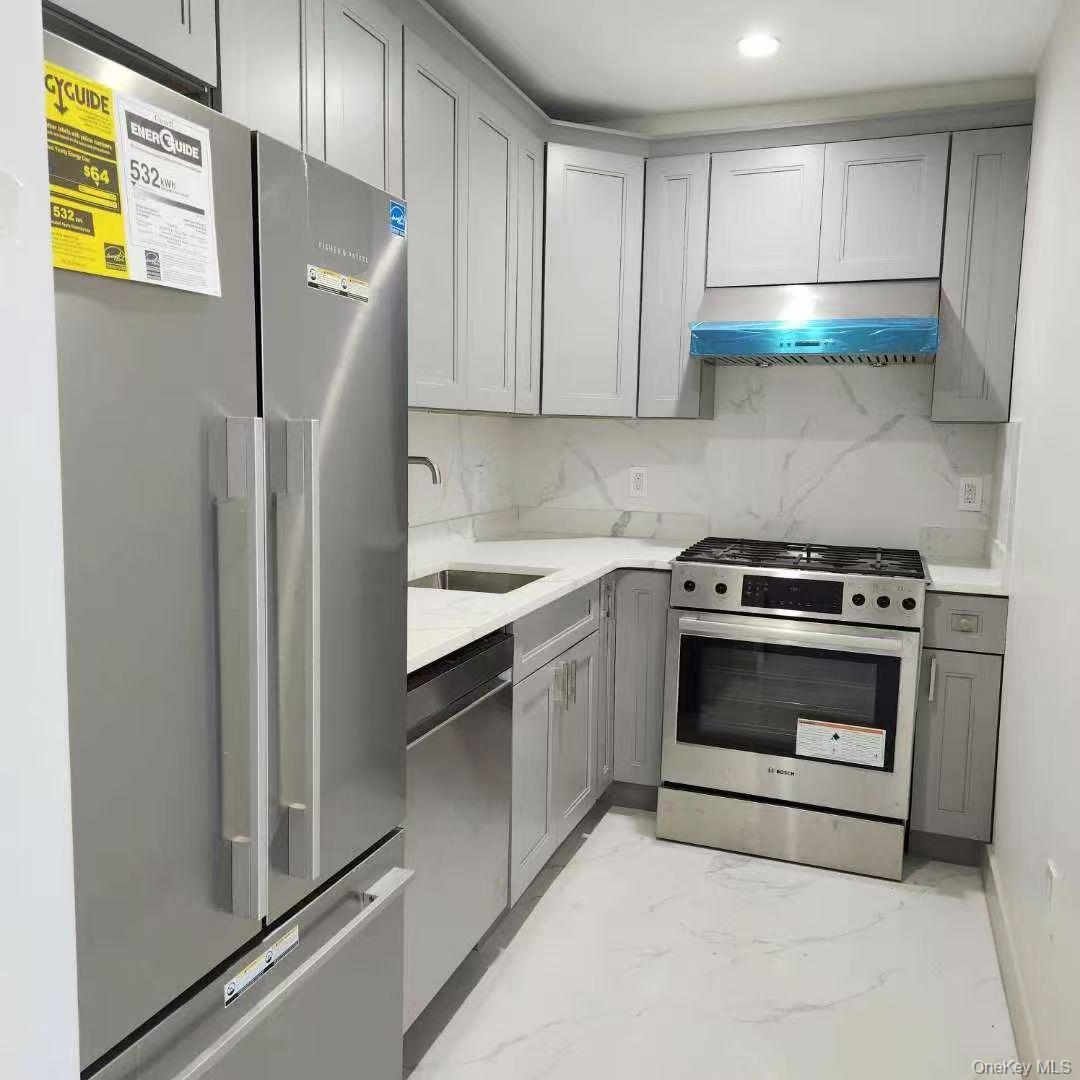 4162 Bowne Street 14e Property Photo 7