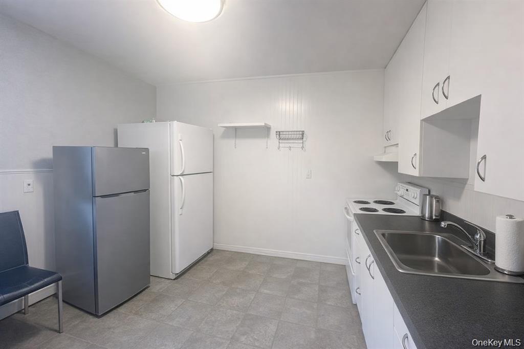187 Horseblock Road Property Photo 8