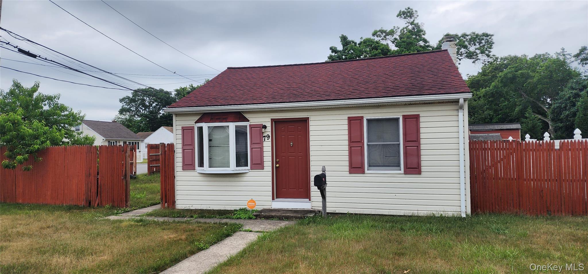 79 Commack Road Property Photo 3