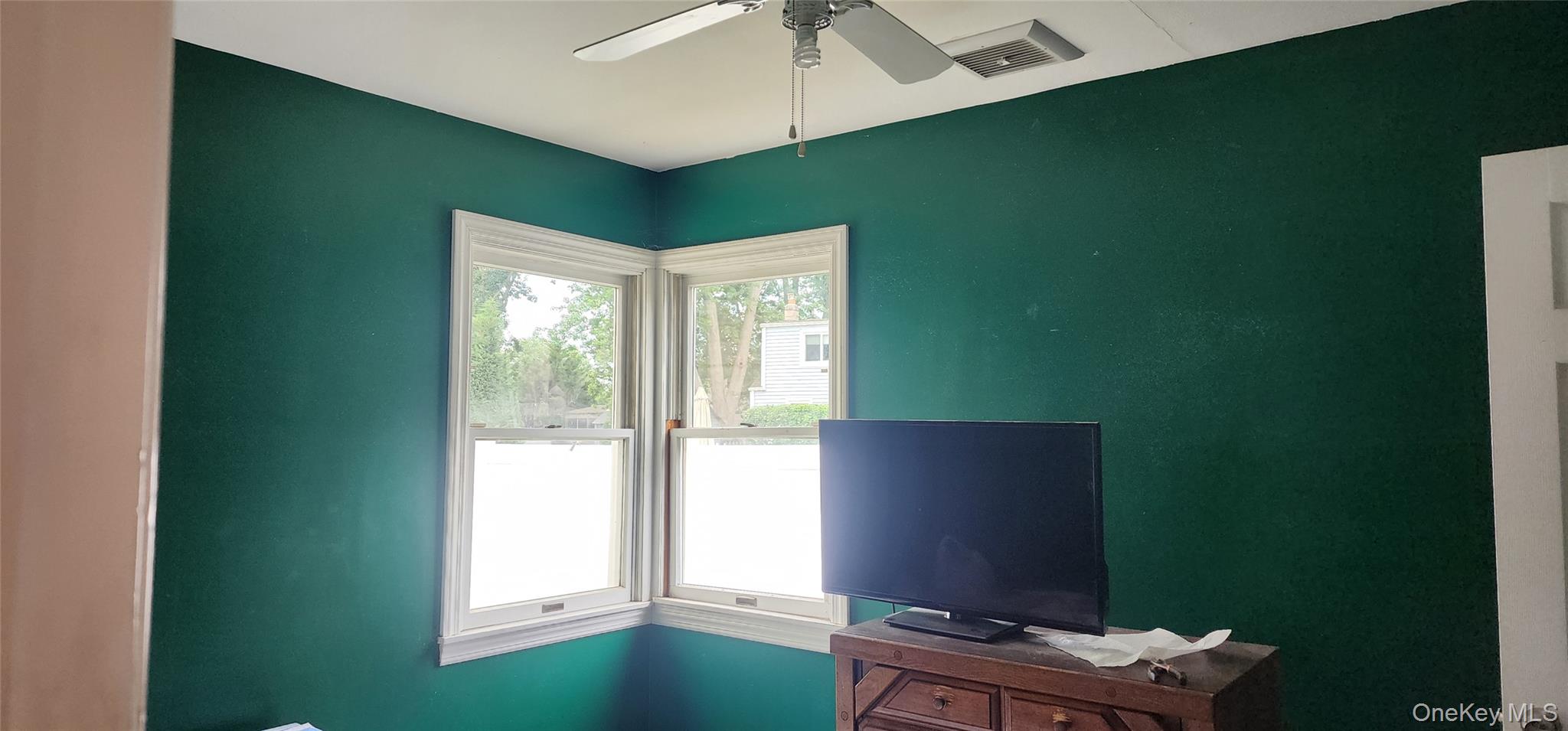 79 Commack Road Property Photo 8