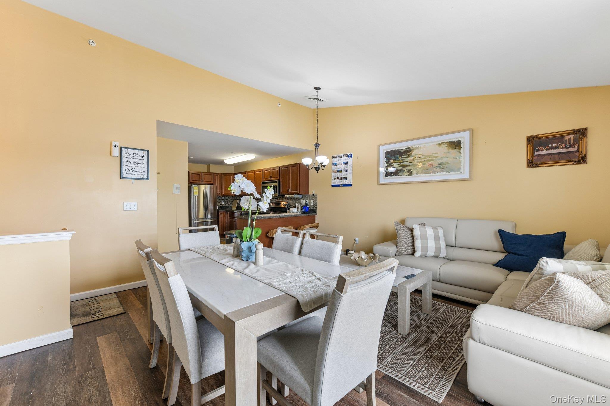1120 Willow Lane Property Photo 4