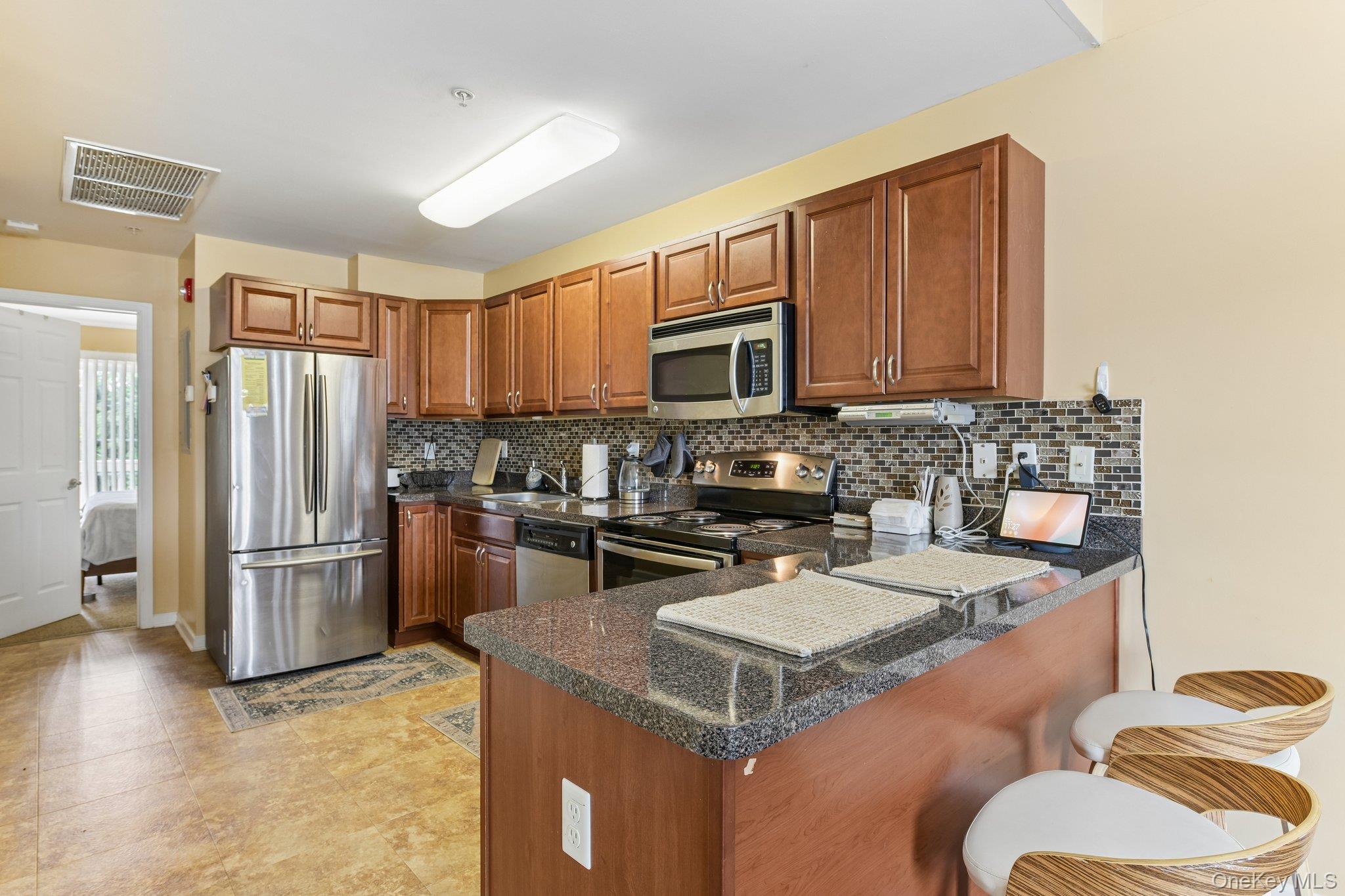 1120 Willow Lane Property Photo 6