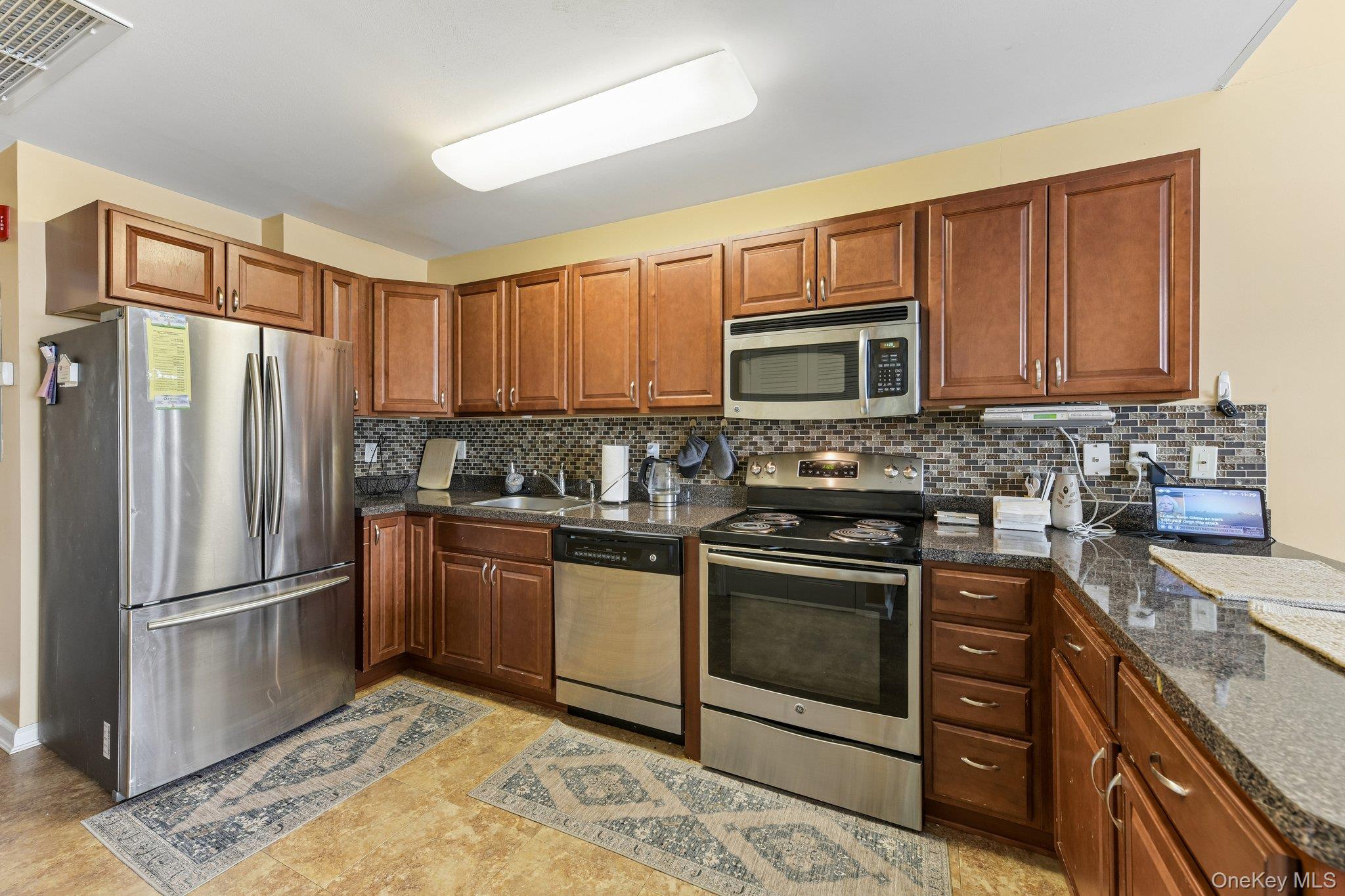 1120 Willow Lane Property Photo 7
