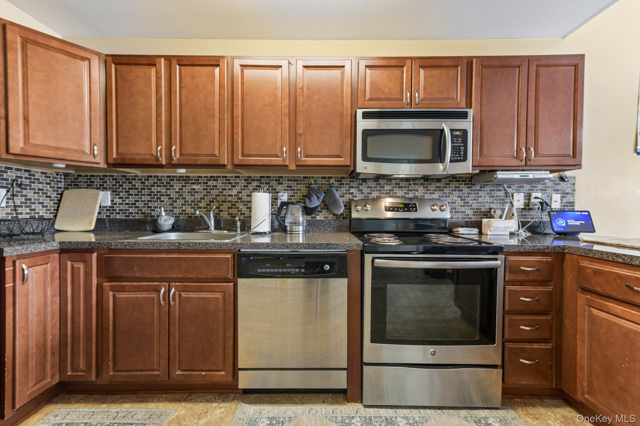 1120 Willow Lane Property Photo 8