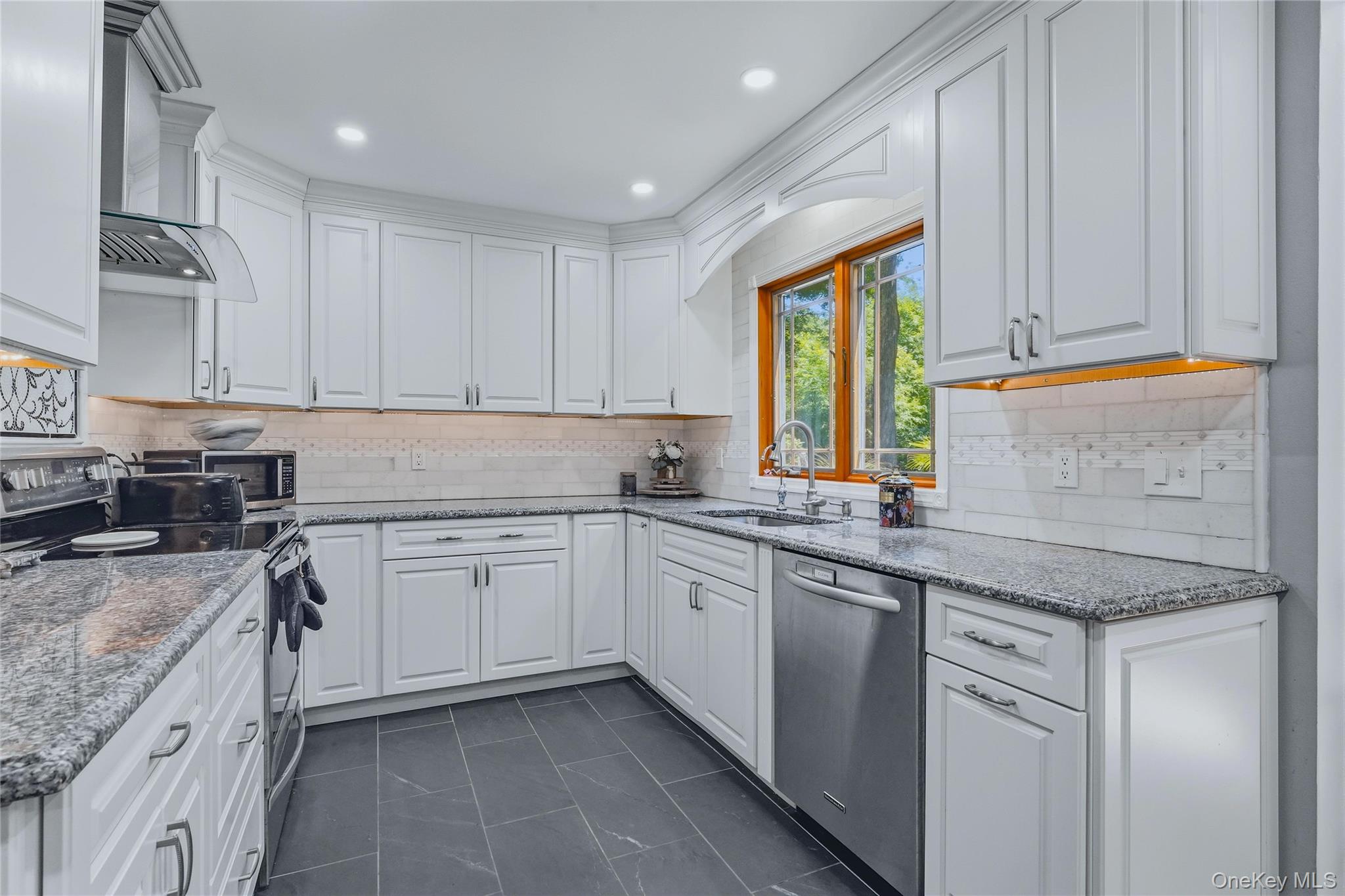 43 Nathan Hale Drive Property Photo 11