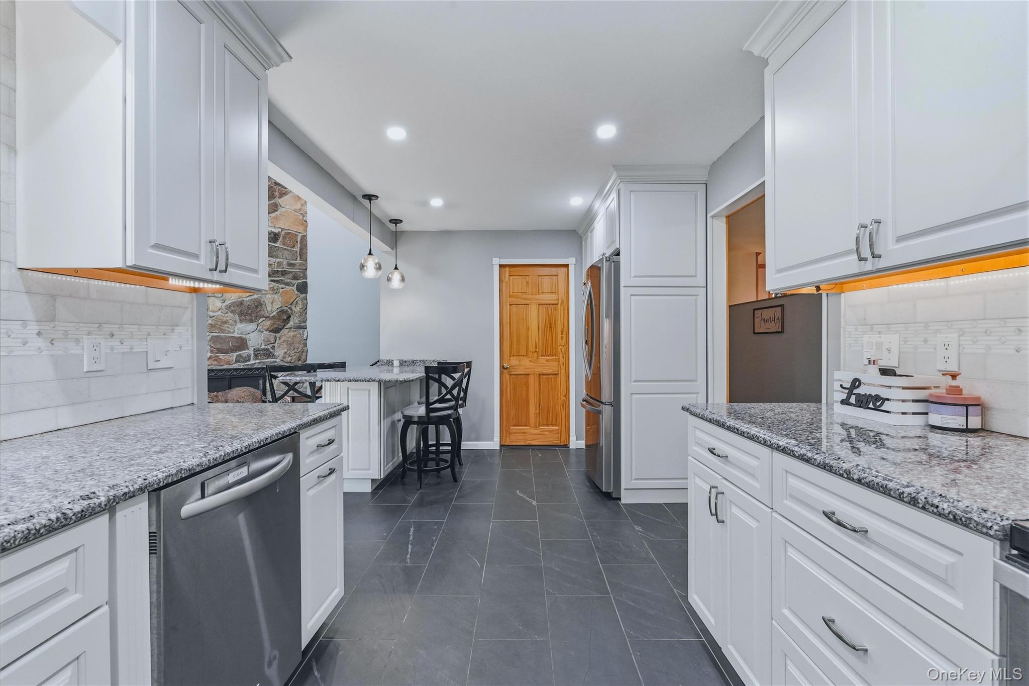 43 Nathan Hale Drive Property Photo 13