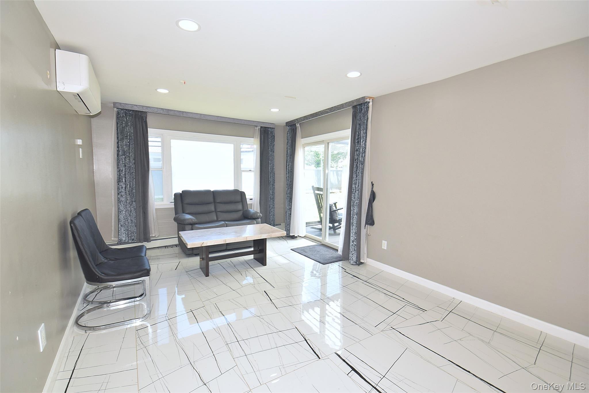 32 W Cabot Lane Property Photo 12