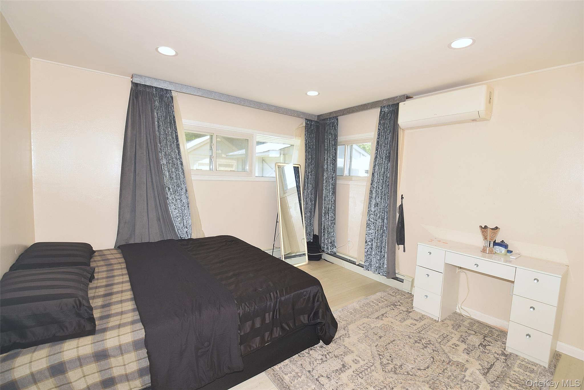 32 W Cabot Lane Property Photo 14