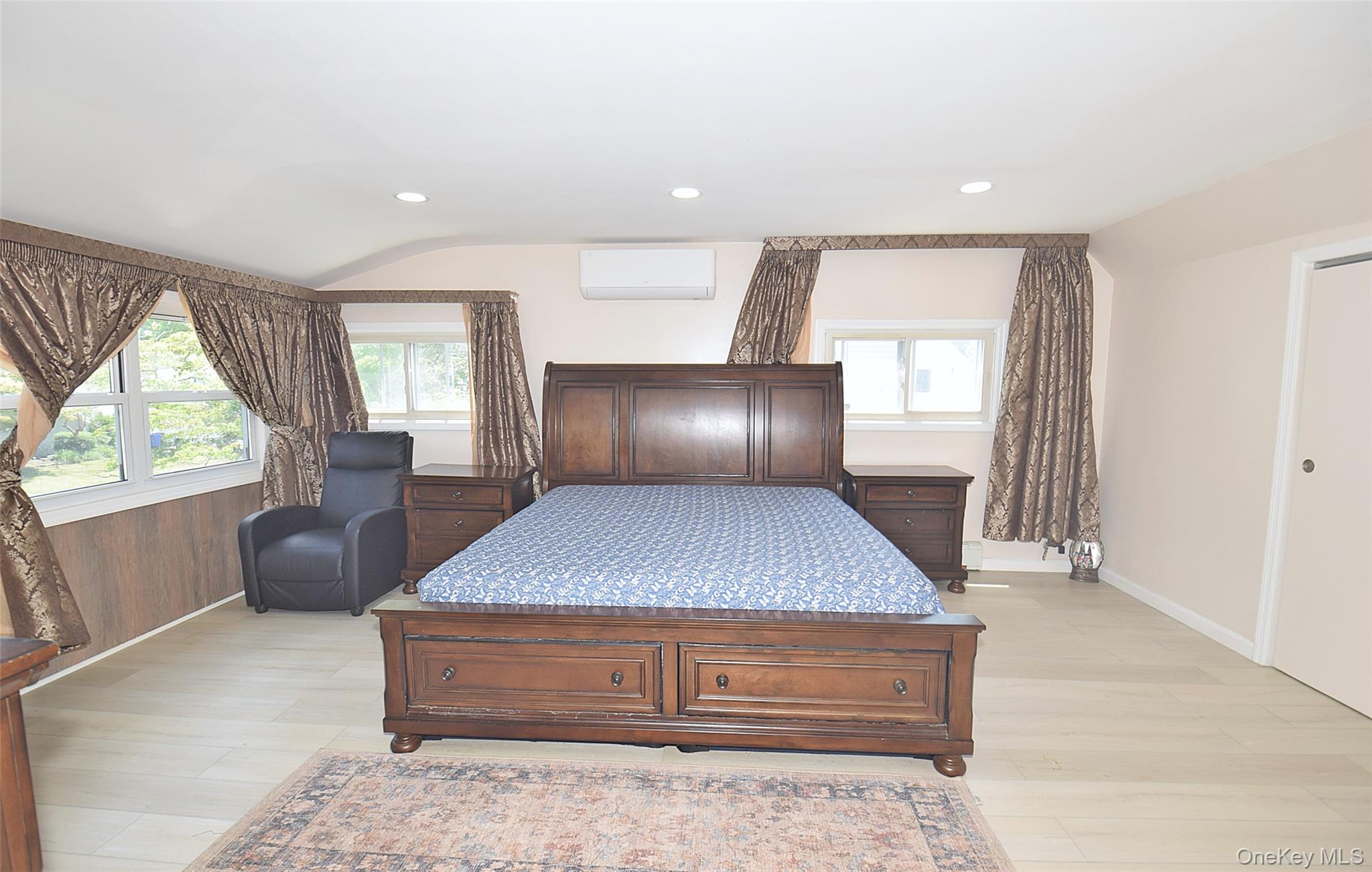 32 W Cabot Lane Property Photo 16