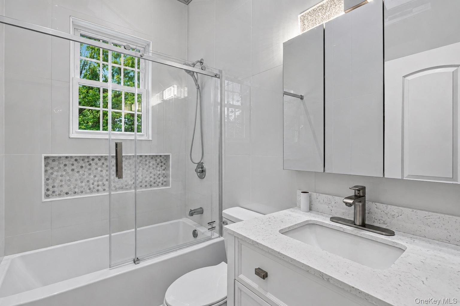 566 Locust Avenue Property Photo 4