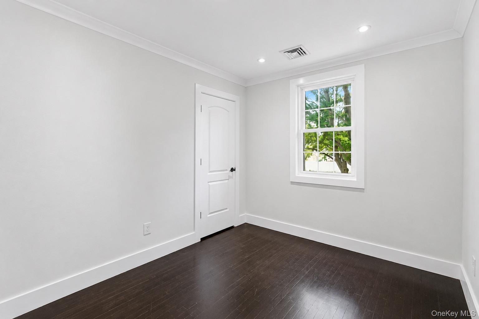 566 Locust Avenue Property Photo 6