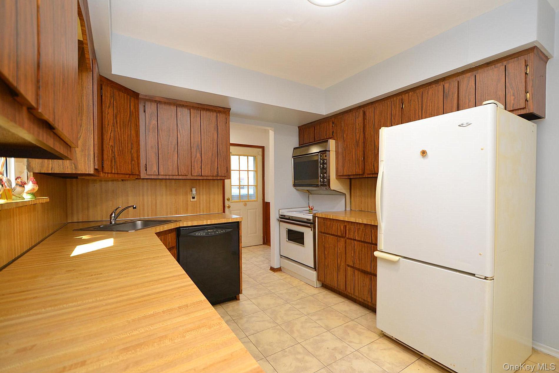 39 Sheryl Crescent Property Photo 22