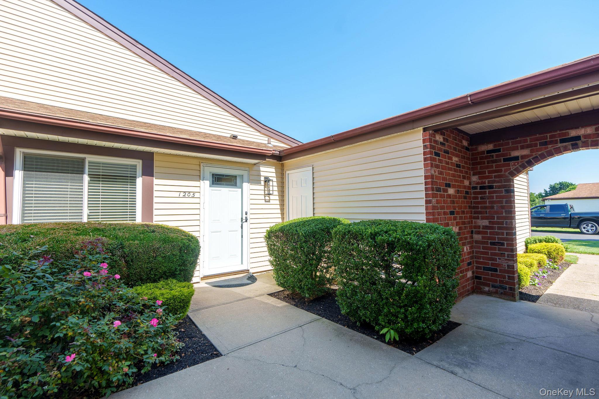 1205 Gotham Drive Property Photo 3