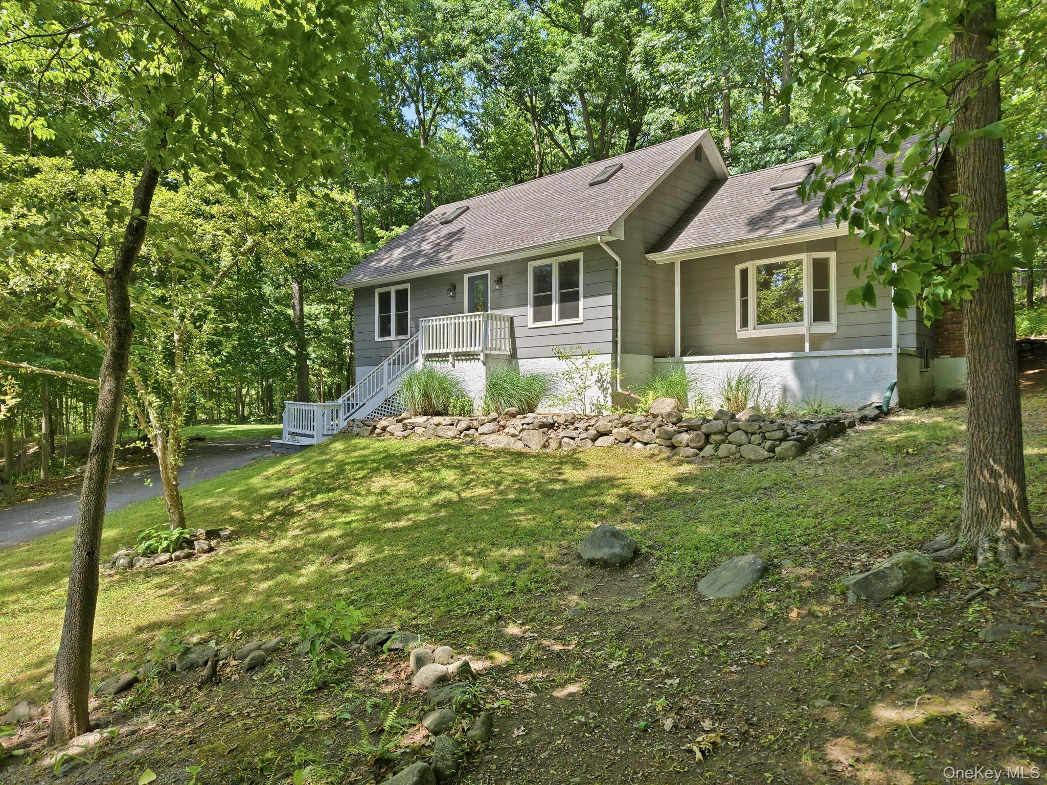3 Dogwood Hollow Property Photo 1
