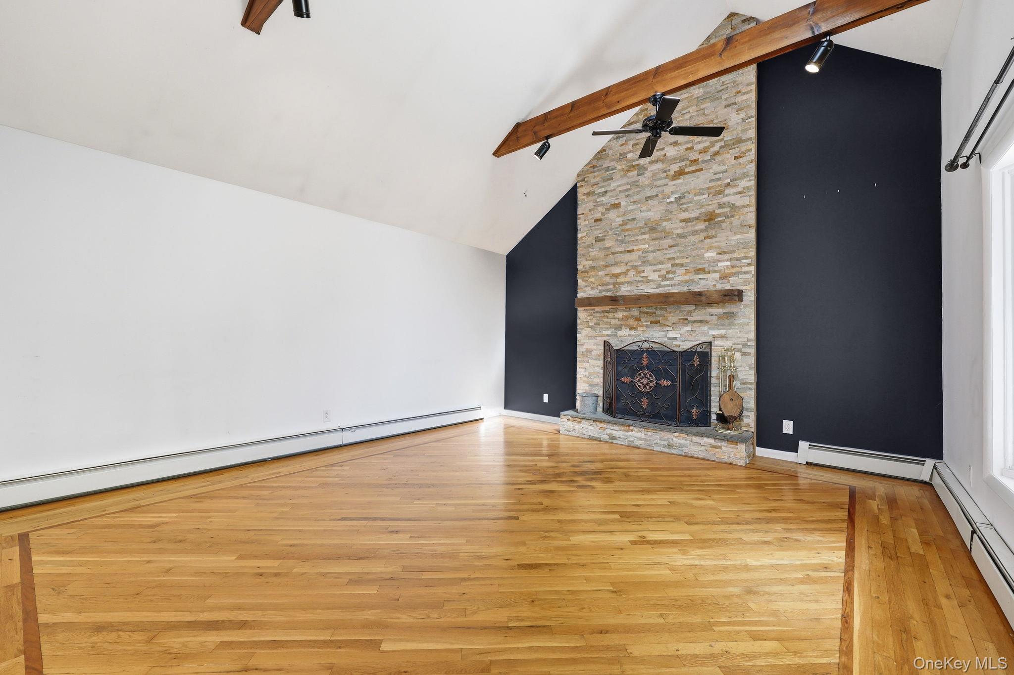 3 Dogwood Hollow Property Photo 4