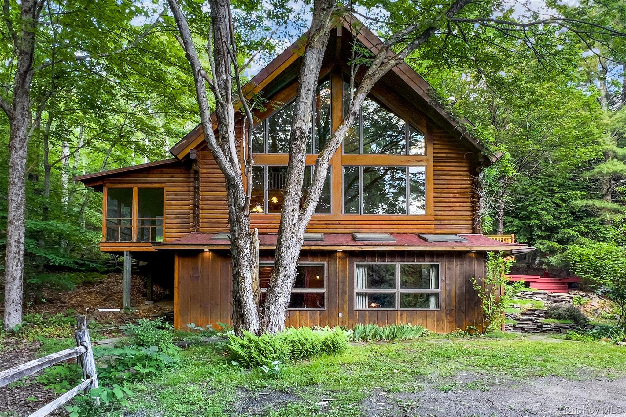 135 Sparrowhawk Lake Road Property Photo 2
