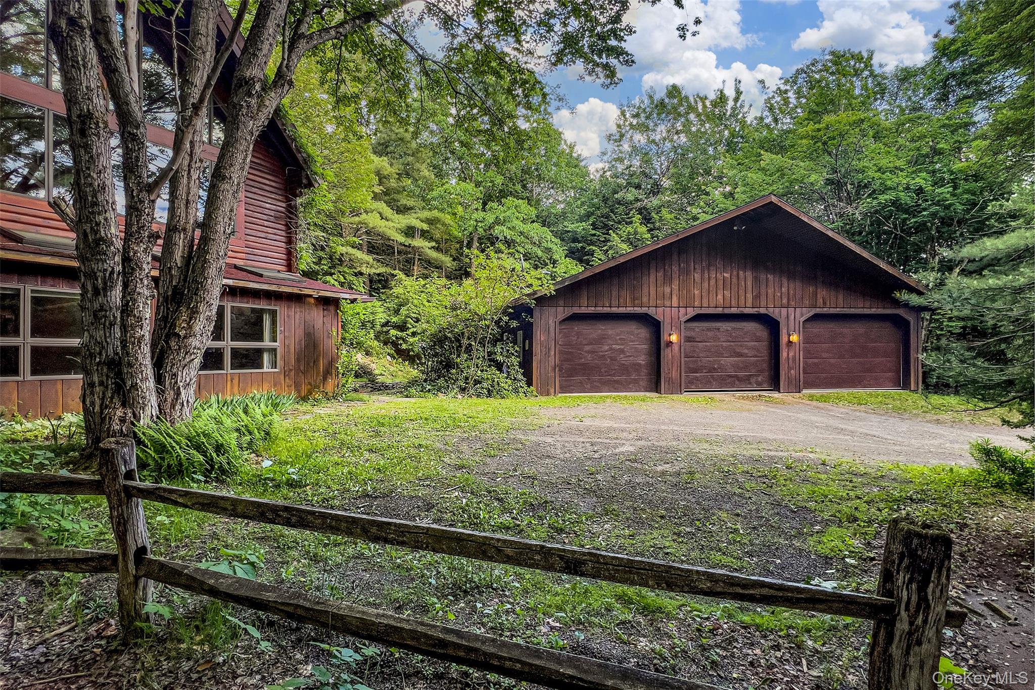 135 Sparrowhawk Lake Road Property Photo 3