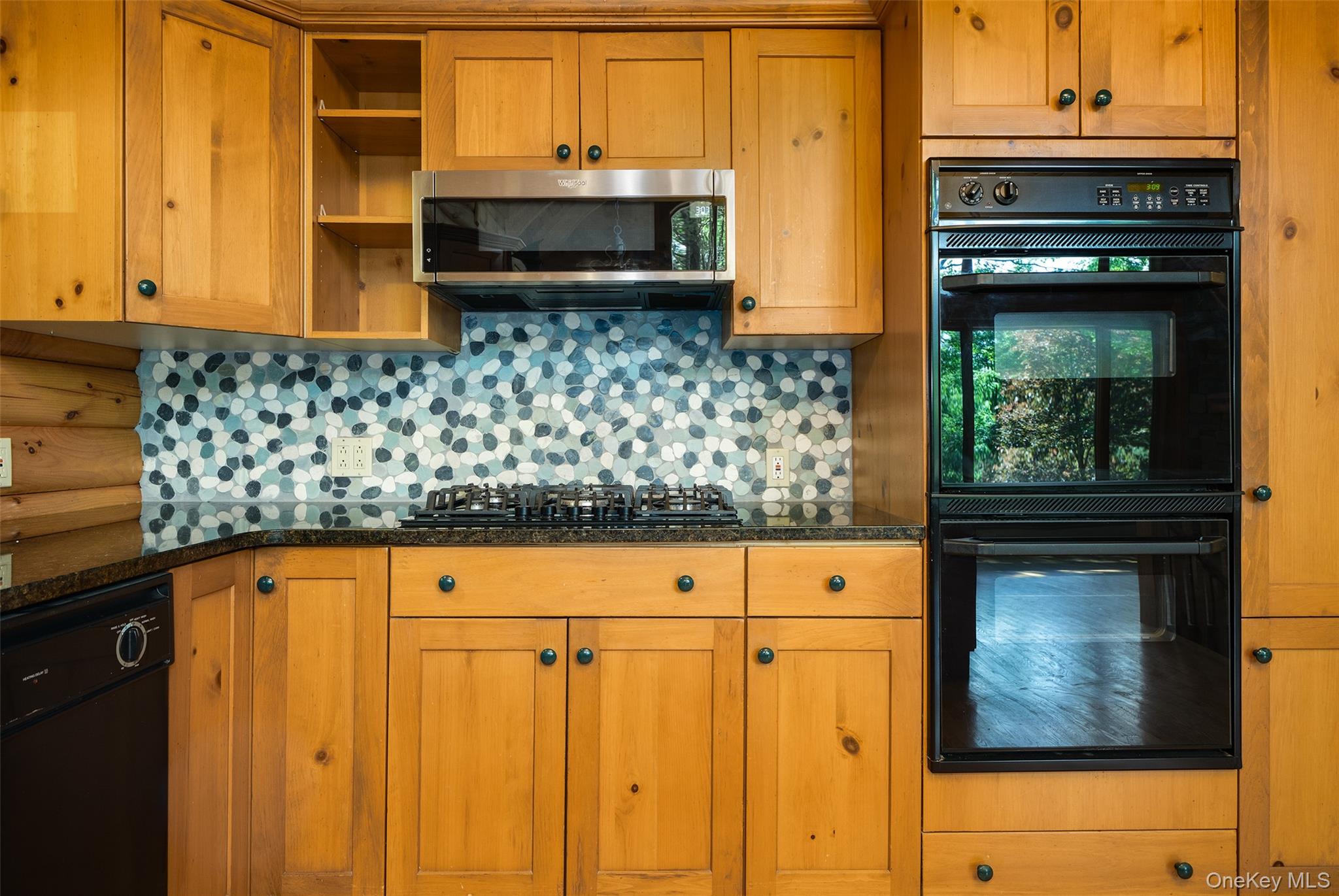 135 Sparrowhawk Lake Road Property Photo 15