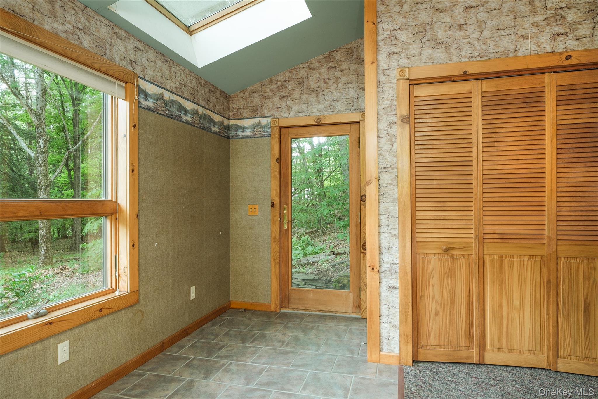 135 Sparrowhawk Lake Road Property Photo 33