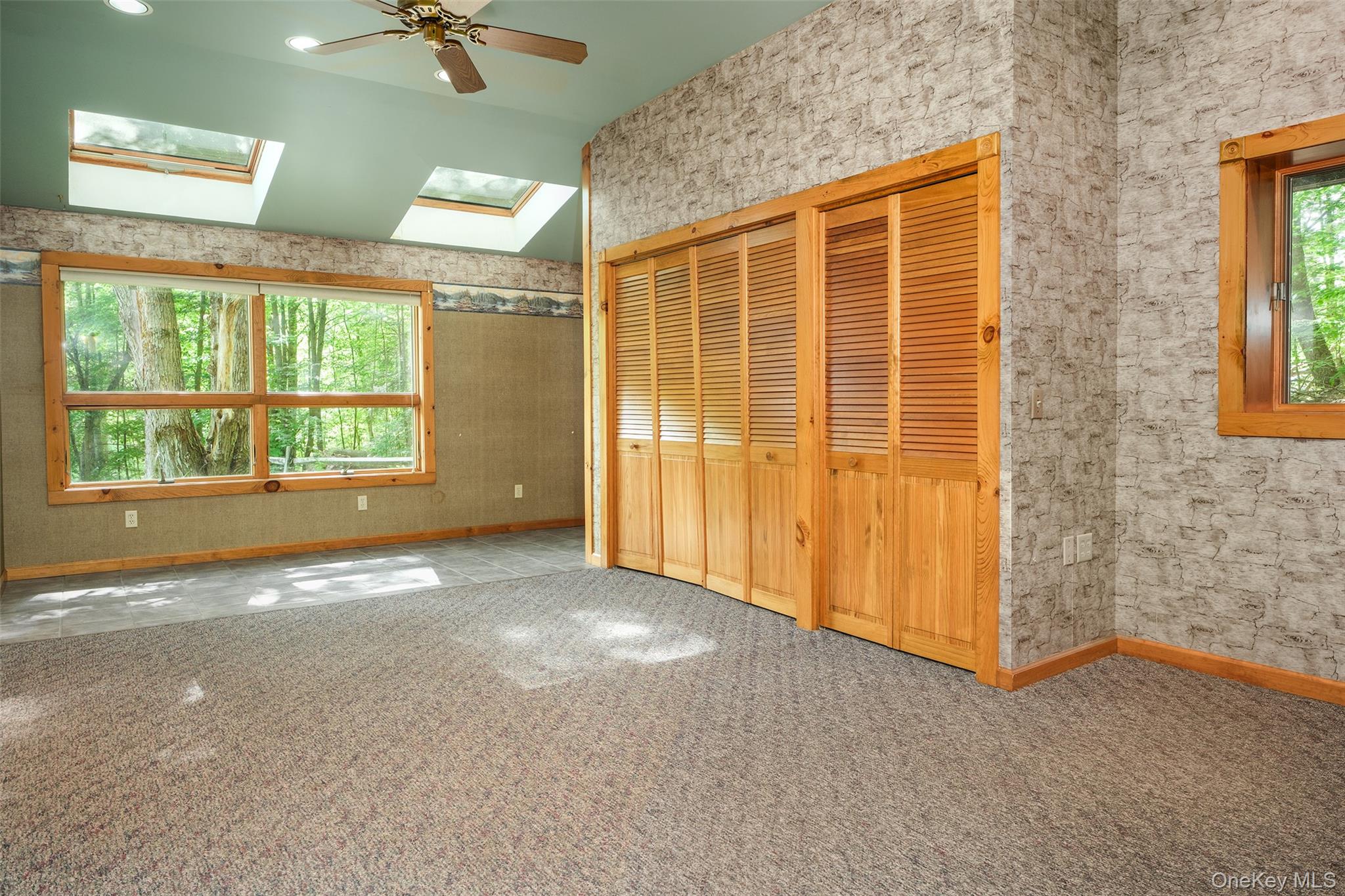 135 Sparrowhawk Lake Road Property Photo 34