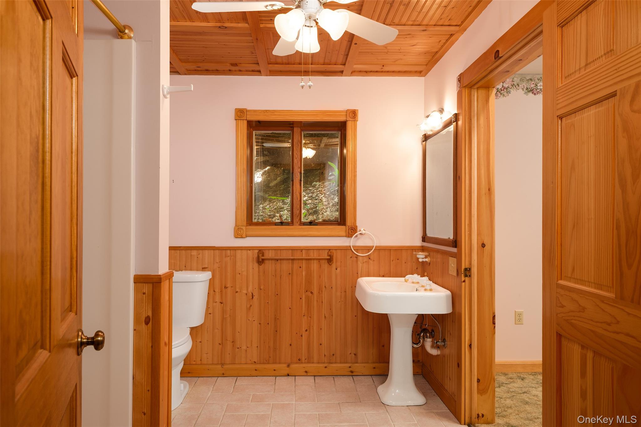 135 Sparrowhawk Lake Road Property Photo 36