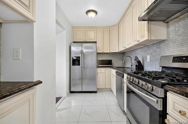 5-38 115th Street 538f Property Photo 4