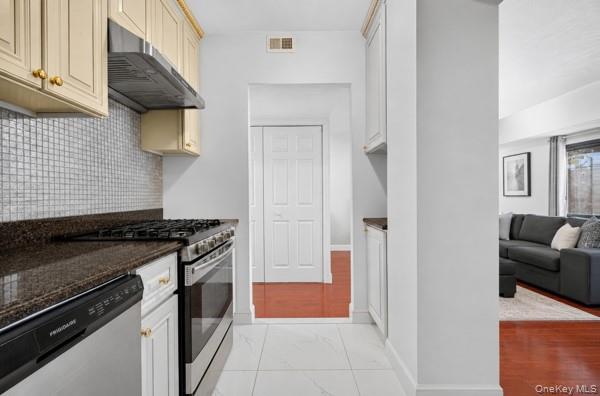 5-38 115th Street 538f Property Photo 6